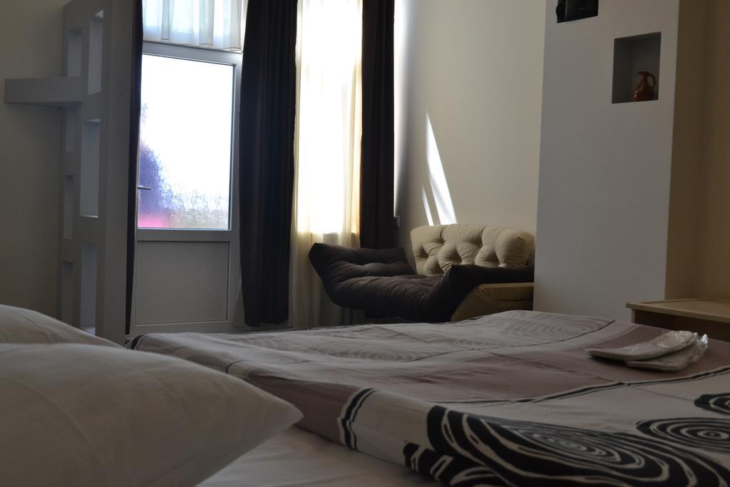 Family Apartment In Avlabari Tbilisi Ngoại thất bức ảnh