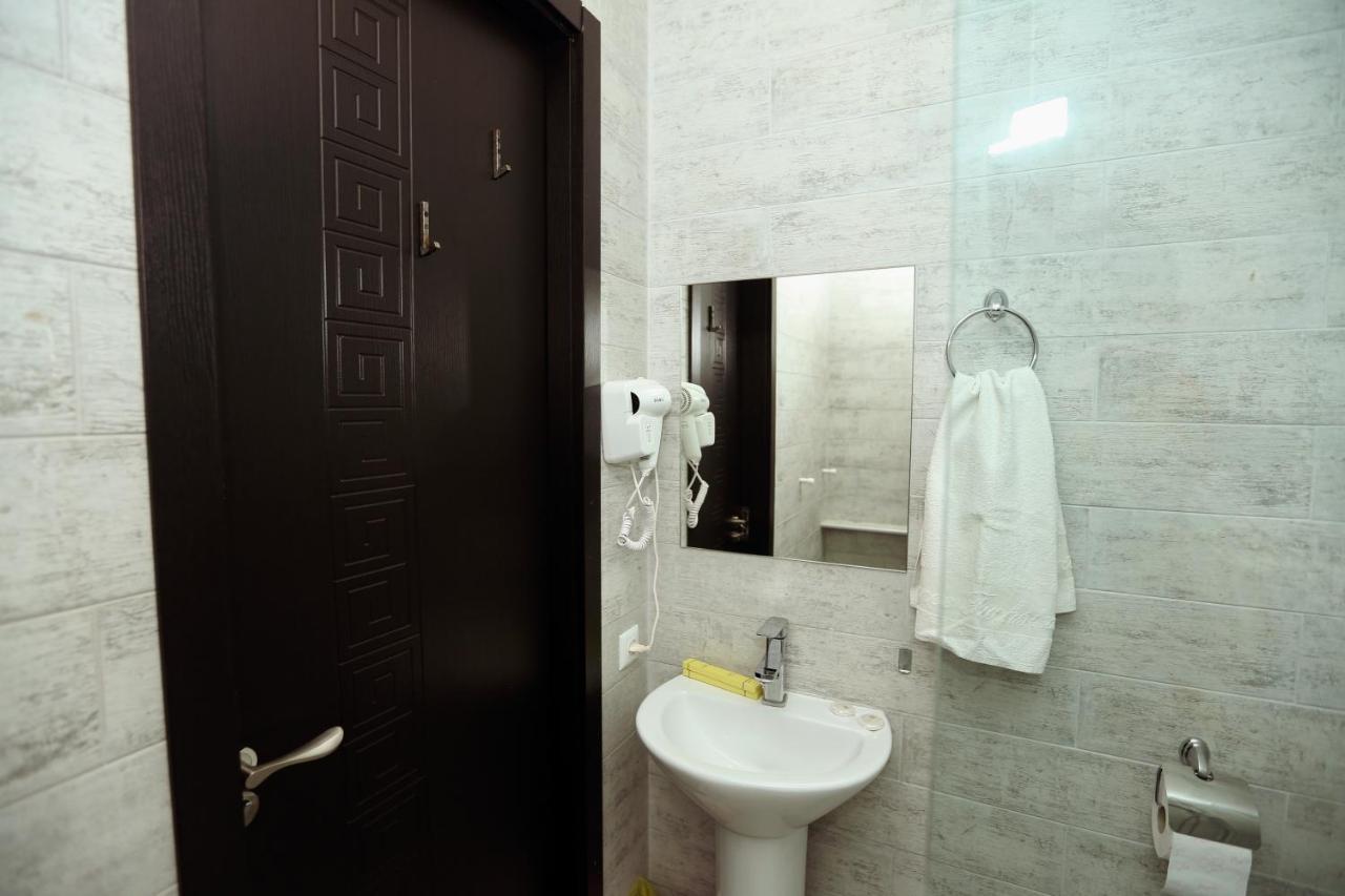Family Apartment In Avlabari Tbilisi Ngoại thất bức ảnh